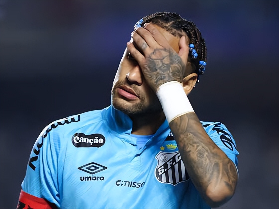 包含马拉加中场因伤将缺席接下来比赛的词条