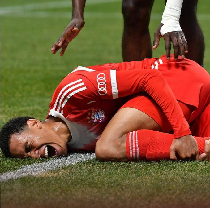 包含马拉加中场因伤将缺席接下来比赛的词条